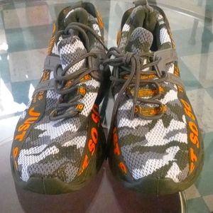 NEW Running/walking shoes(UNISEX)